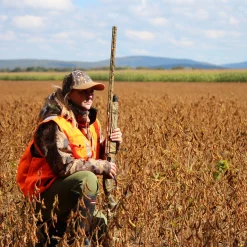 Small game hunting vest with multiple shell holders