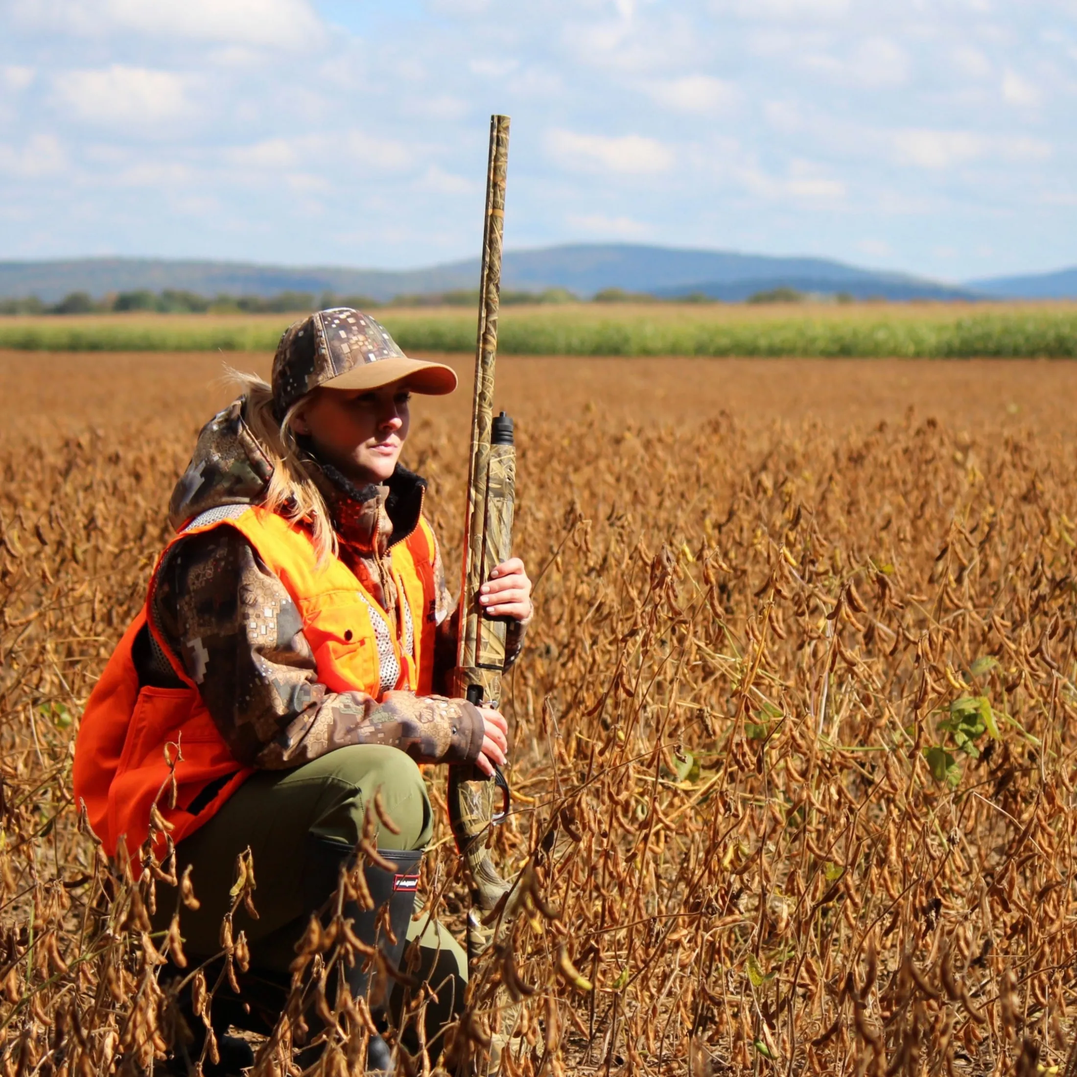 Small game hunting vest with multiple shell holders